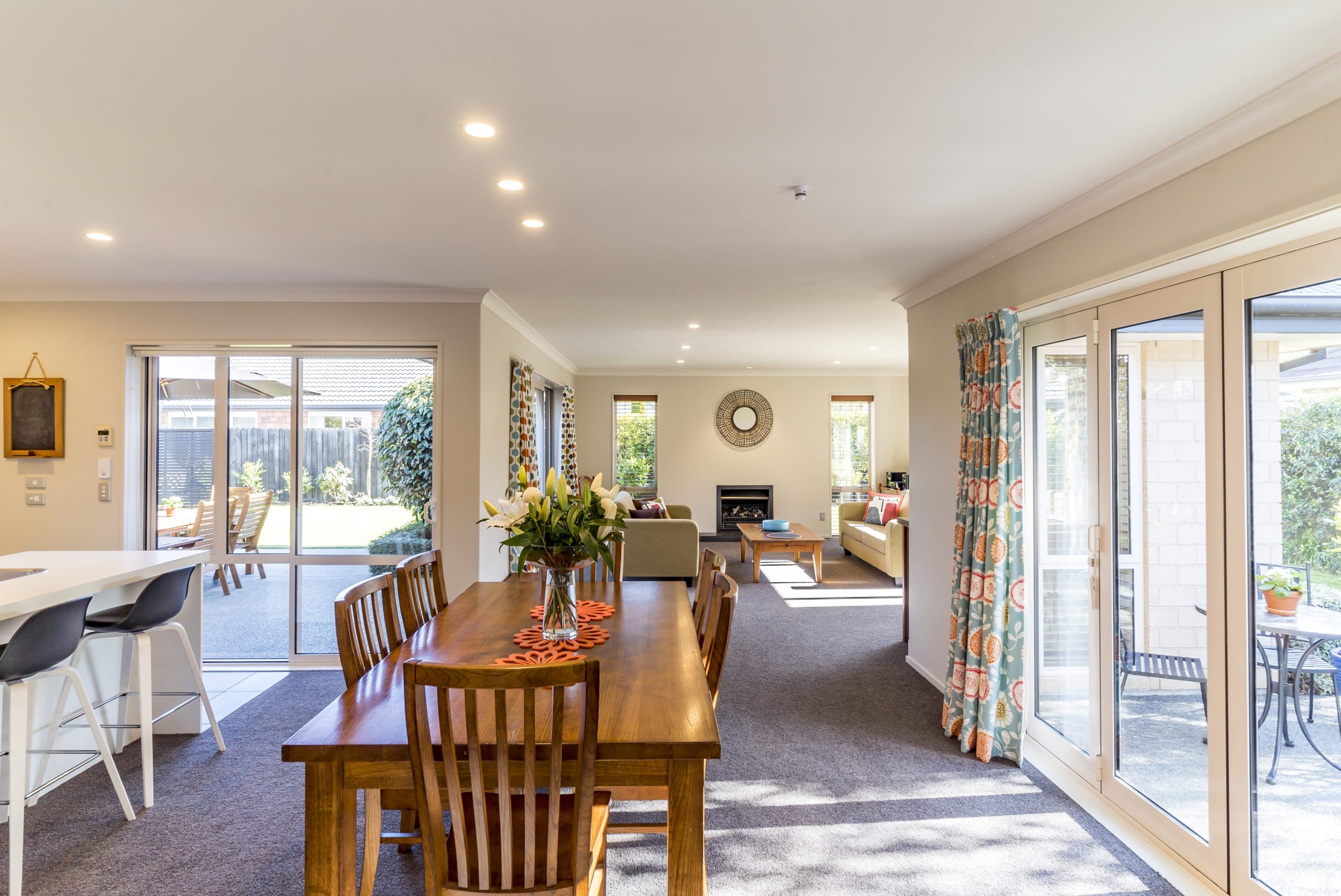 interior-with-bid-dining-room-modern-private-house interior-with-bid-dining-room-modern-private-house